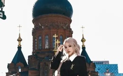 姐姐的朋友1完整视频带翻译